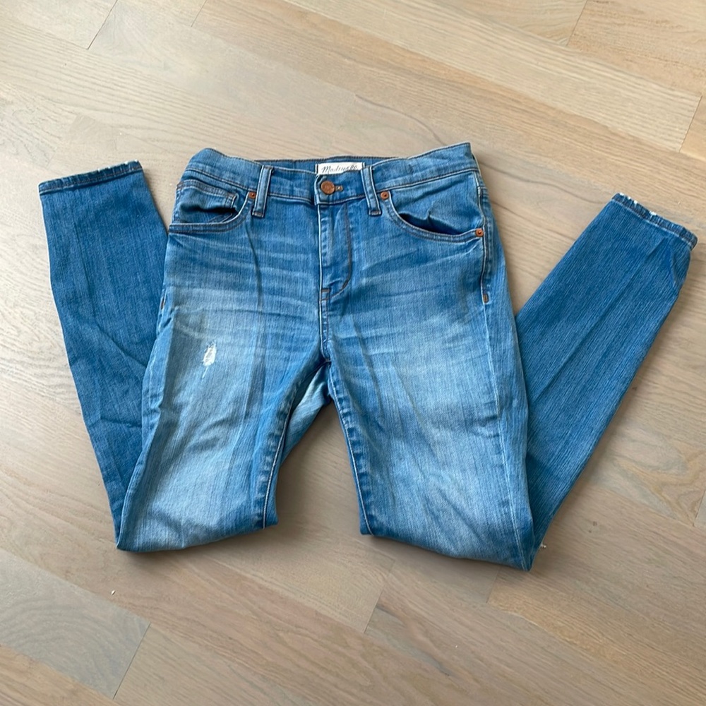 EUC Madewell 9” High-Riser skinny skinny distressed jeans